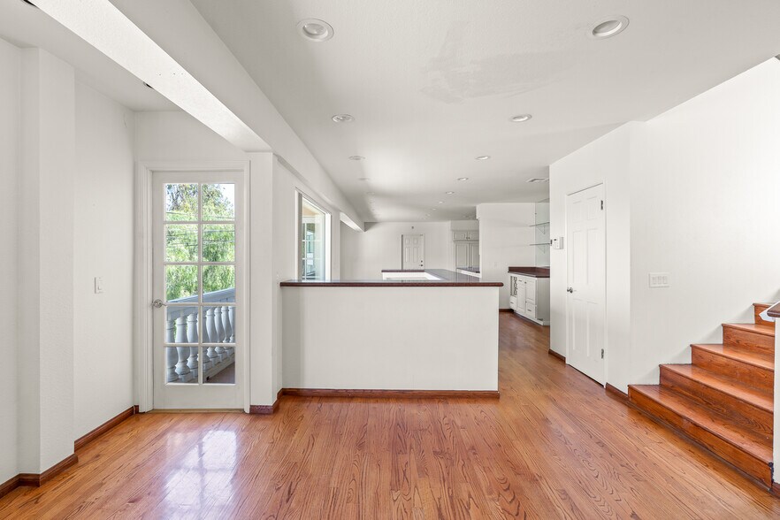 Building Photo - 3962 Oakfield Dr