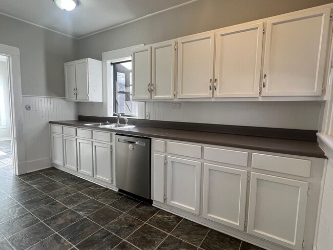 Building Photo - Bungalow Home in Central Waco