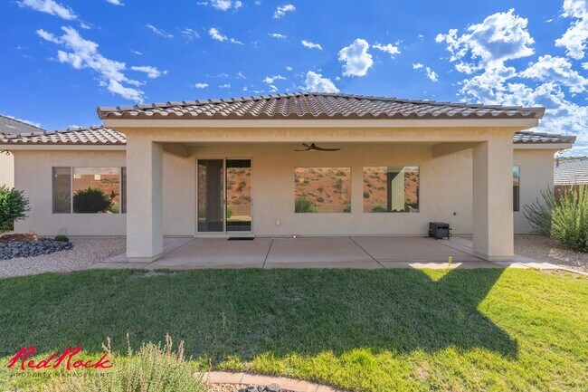 Building Photo - Stunning 4 Bedroom Home with Gorgeous Back...