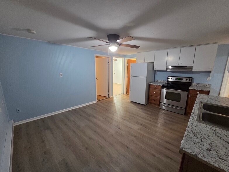 Building Photo - 24 Rocky Hill Ave