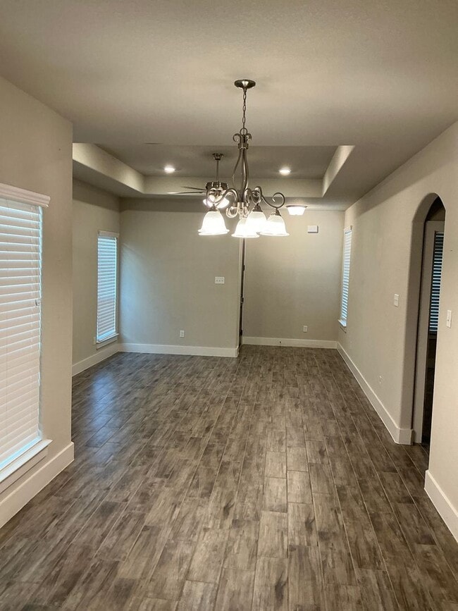 Building Photo - 3/2/2 + AFFORDABLE + PETS WELCOME