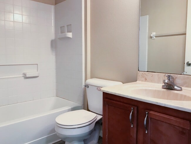 Building Photo - Beautiful 3 Bedroom 2 Bath for Rent in Spring Hill!