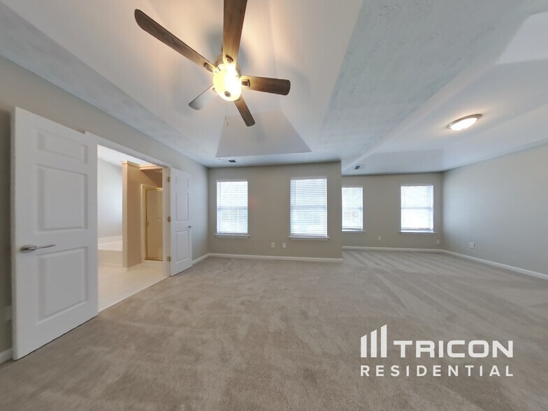 Building Photo - 1951 Hidden Valley Dr SW