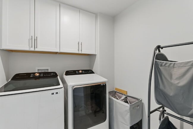 Building Photo - Luxury 5-Bed, 4-Bath Greenville Home in Amenity-Packed Riverstone!