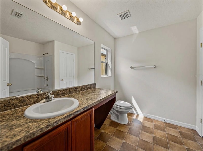 Building Photo - 143 Alfani St