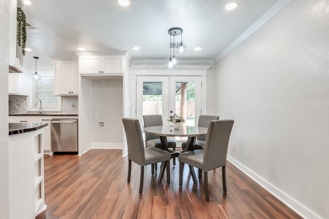 Building Photo - $500 OFF FIRST FULL MONTH PROMOTION!