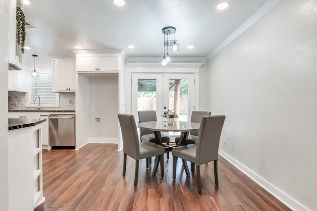 Building Photo - Luxury remodel in NW Oklahoma City