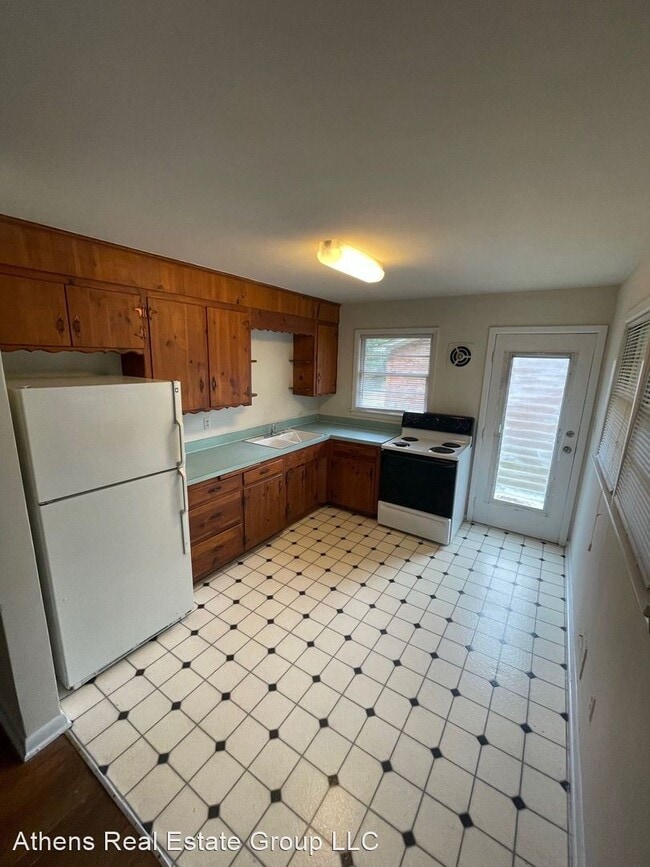 Building Photo - 2 br, 1 bath House - 355 Morton Avenue