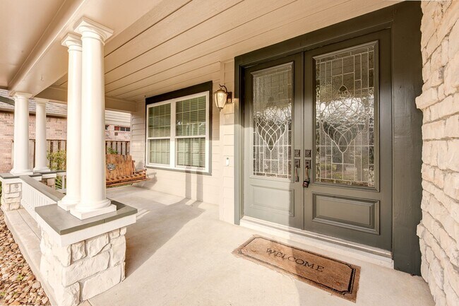 Building Photo - 5 Bed/ 3 Bath Two Story Home