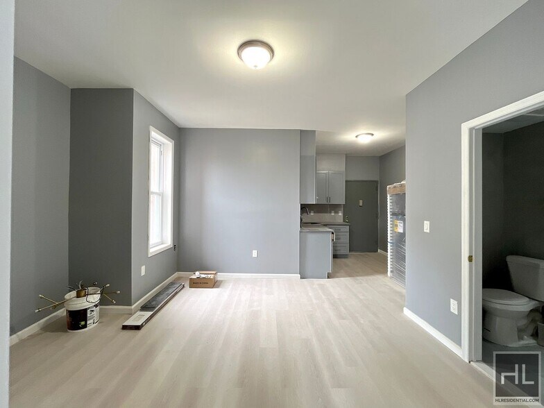 Building Photo - 26 AVENUE