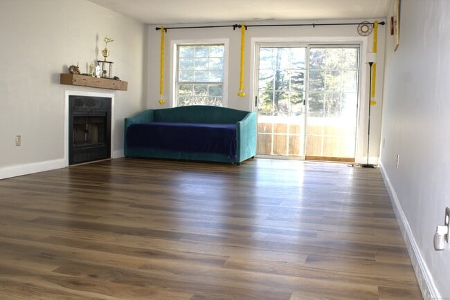 Building Photo - 607 Spring Meadow Rd