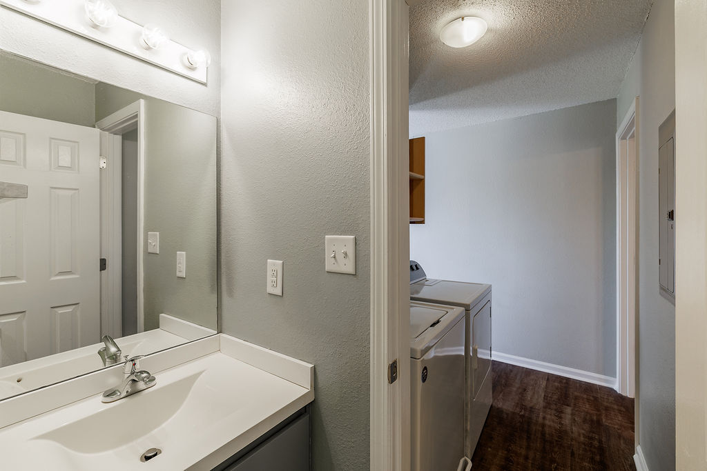 Building Photo - 138 welch Place, unit 4