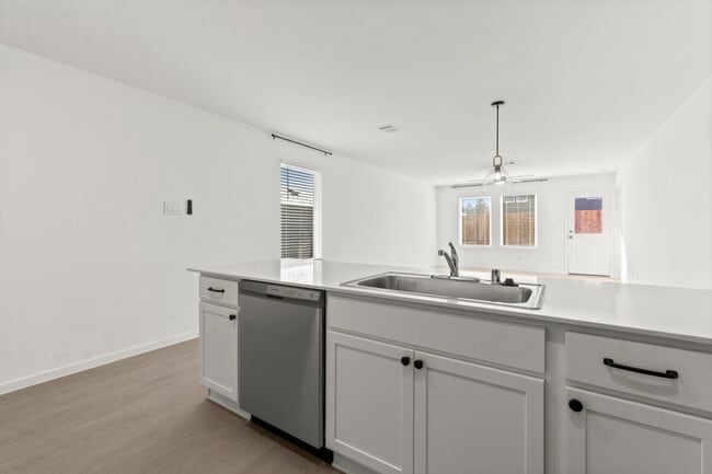 Building Photo - 25429 Carnation Ct