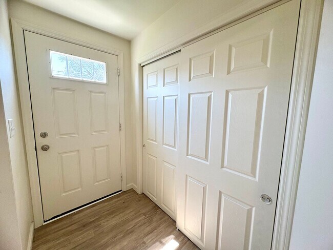 Building Photo - 518 E Cumberland St