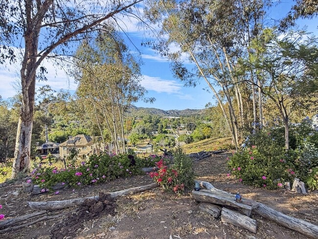 Building Photo - 3053 Quail Rd