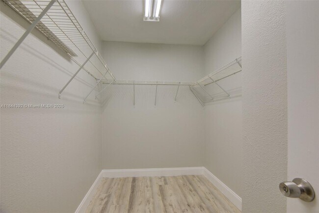 Building Photo - 1224 NE 2nd Ave