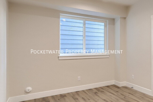 Building Photo - 1349 Baker St