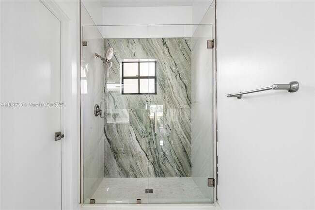 Building Photo - 5794 Parkwalk Cir W