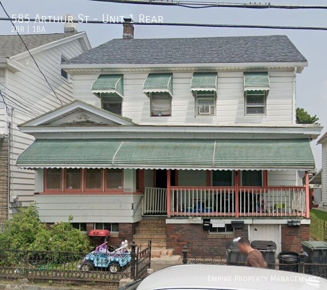 Building Photo - 2 Bedroom / 1 Bathroom Apartment in Hazleton!