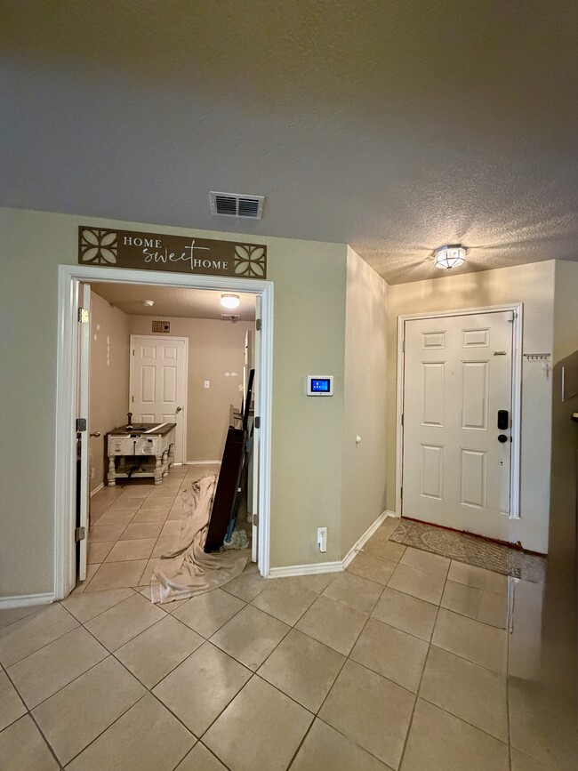 Building Photo - 419 Dolly Dr