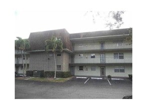 Building Photo - 613 S State Rd 7