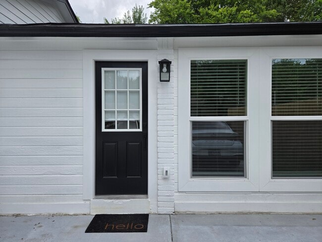 Building Photo - 4411 Dovewood Dr