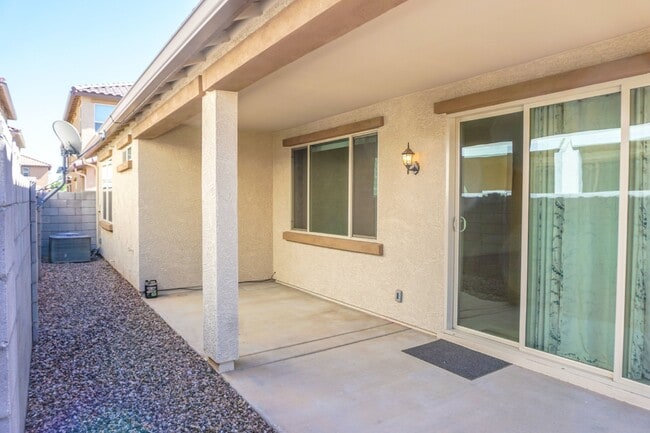 Building Photo - "Charming 3-Bed Oasis with Modern Comfort ...