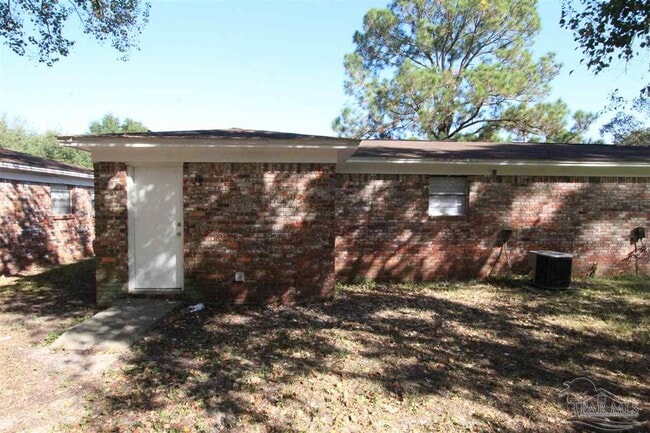 Building Photo - 903 Calhoun Ave
