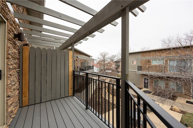 Building Photo - 300 SW 6th St