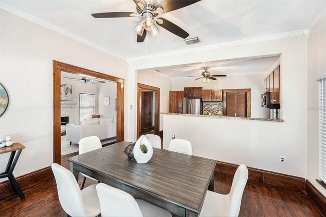 Building Photo - 2024 Oakdale Way