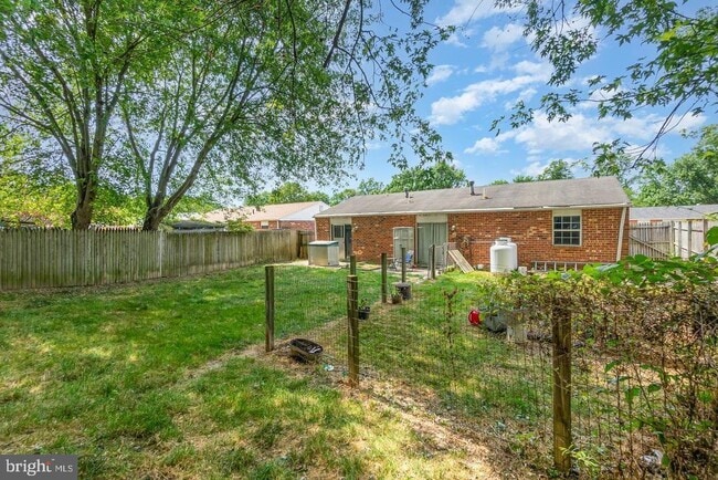 Building Photo - 17 Bach Dr