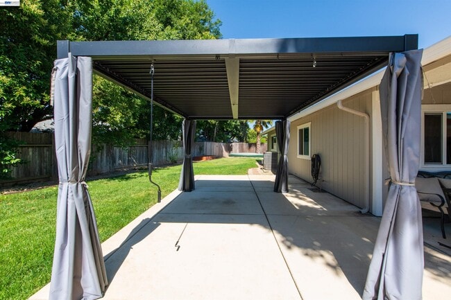Building Photo - 3600 Kobias Ct