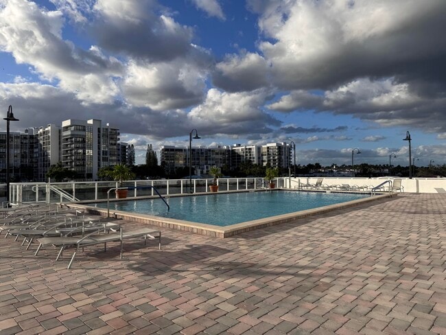 Building Photo - 3000 S Ocean Dr