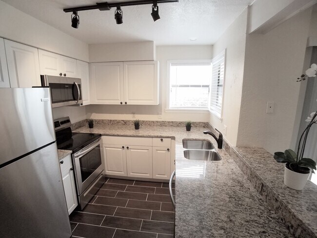 Building Photo - FOR RENT! Gorgeous First Floor Remodeled 2...