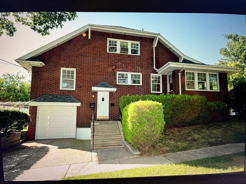 Building Photo - 177 Park St