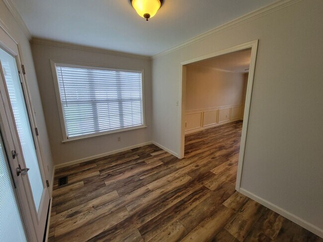 Building Photo - 4517 Crosland Dr
