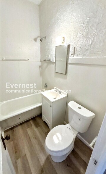 Building Photo - 3720 Fairview Ave