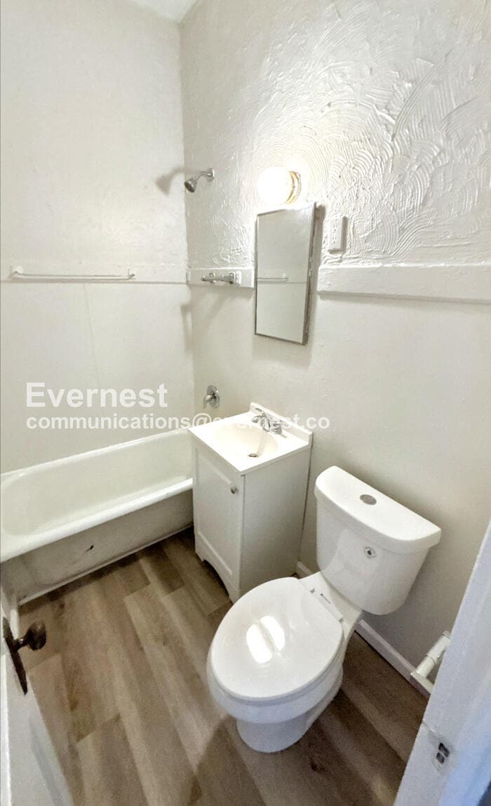 Building Photo - 3720 Fairview Ave