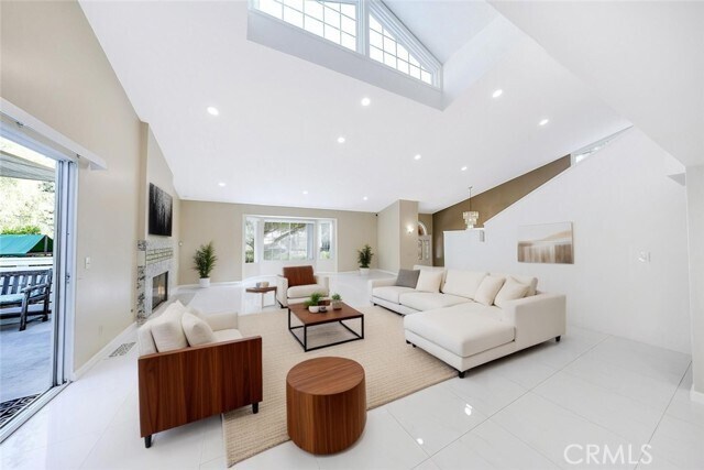 Building Photo - 2255 E Chevy Chase Dr