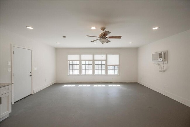 Building Photo - 4202 N Hills Dr