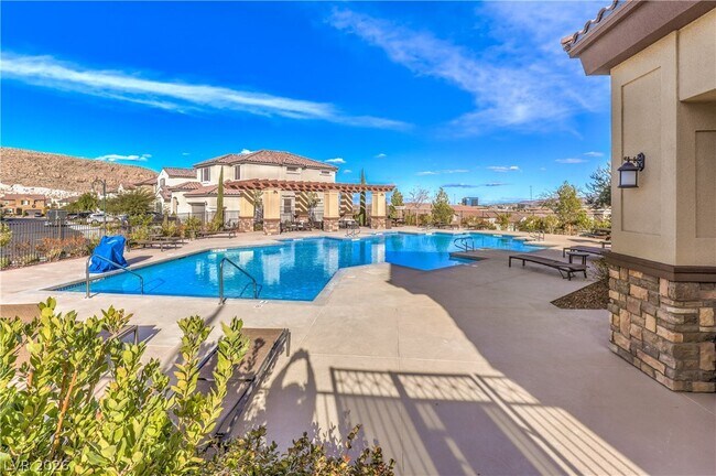 Building Photo - 3213 Molinos Dr