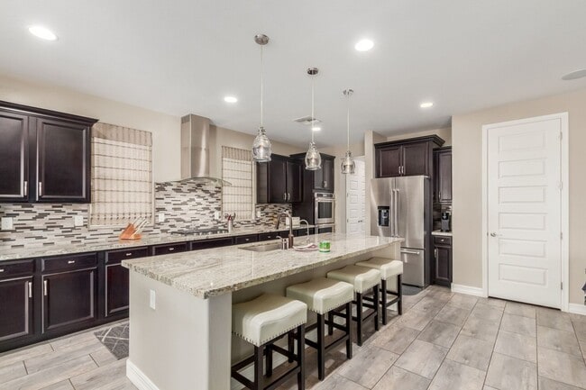 Building Photo - Spacious 4BR House in Goodyear