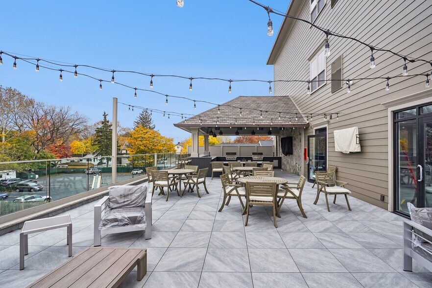 Terrace - 106 Montgomery St