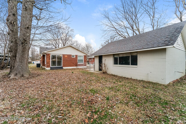 Building Photo - 4425 Lynnview Dr