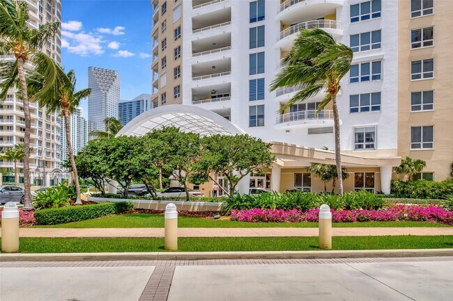 Building Photo - 848 Brickell Key Dr