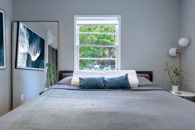 Building Photo - 1032 Palms Blvd