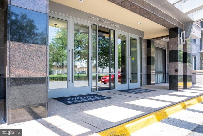 Building Photo - 2451 Midtown Ave
