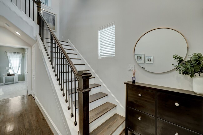 Building Photo - 2231 Chenevert St