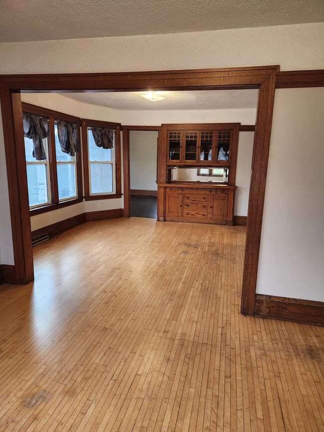 Building Photo - 405 12th St NW