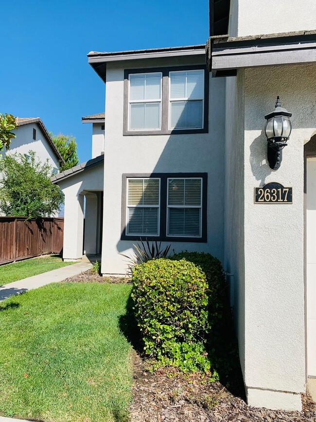Building Photo - Large 4 bedroom home for lease in the hear...